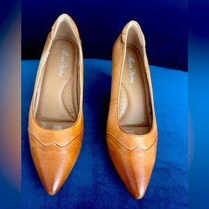 Mona flying Leather Retro Pointed Toe Pumps size 9